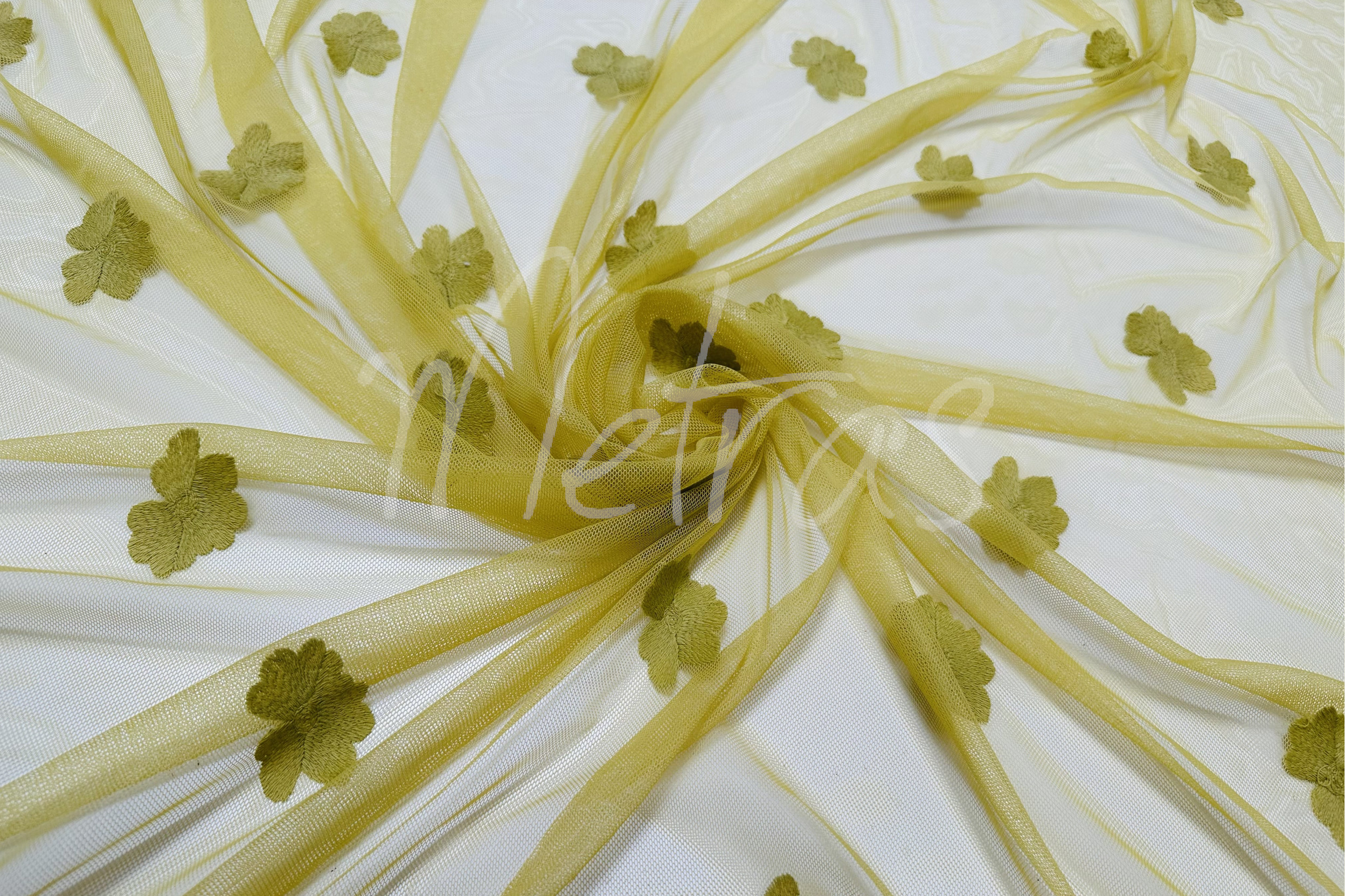 Tiulis siuvinėtas gėlėmis "Yellow"